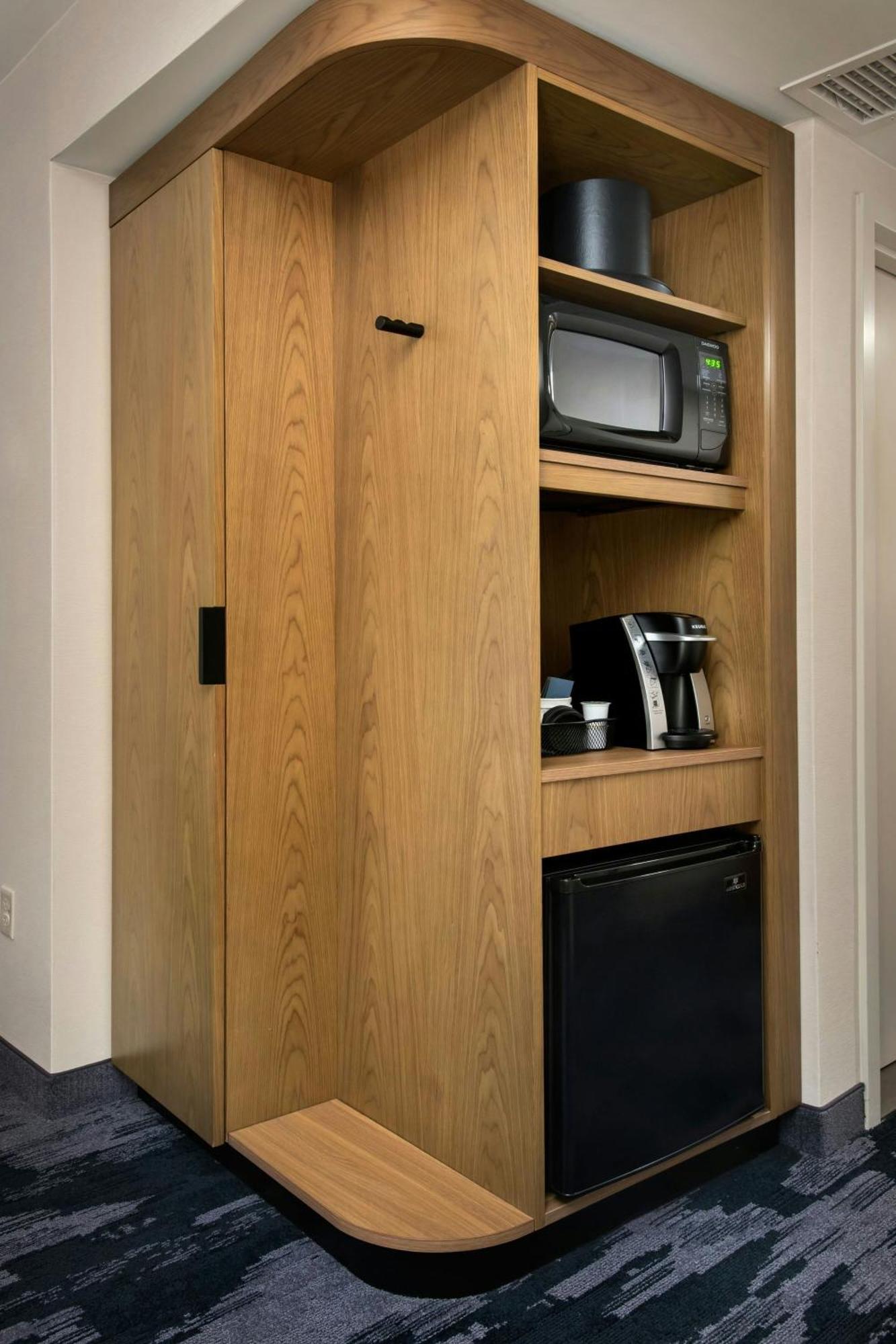 Hotel Fairfield & By Marriott 3*
