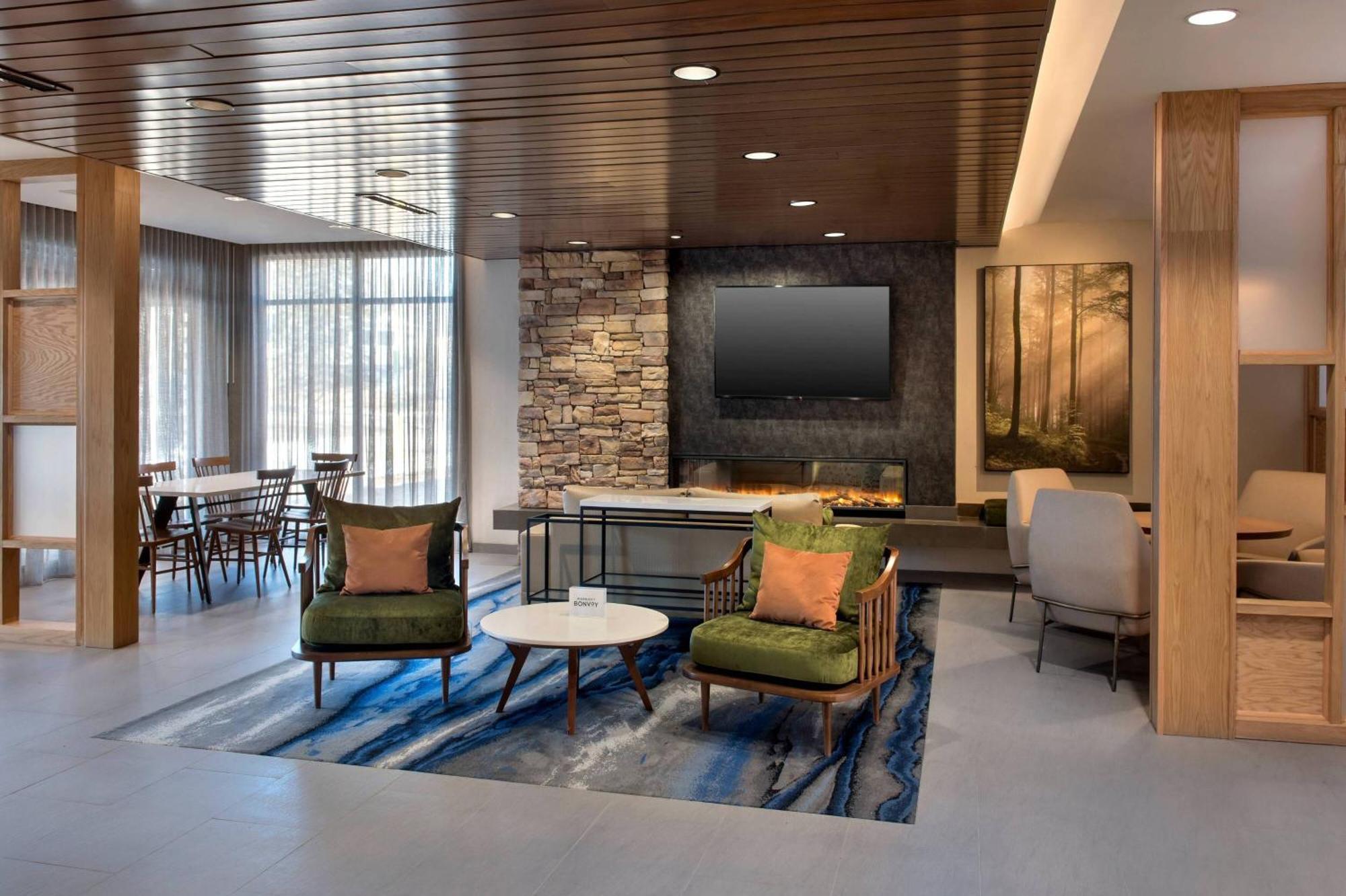 Hotel Fairfield & By Marriott 3*